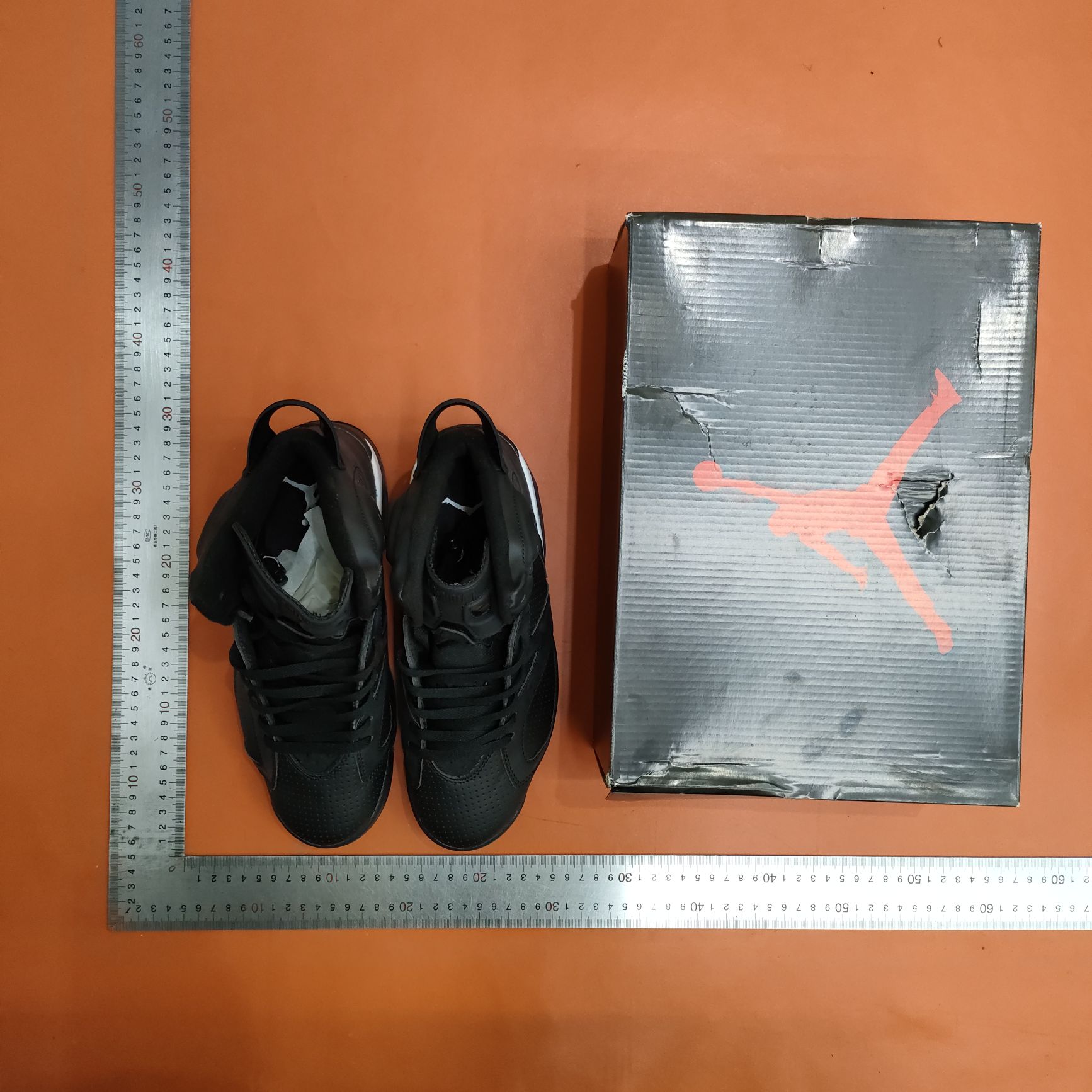 The correct version of Jo AJ6 for men and women is 384664-060 for multi-colored basketball shoes.