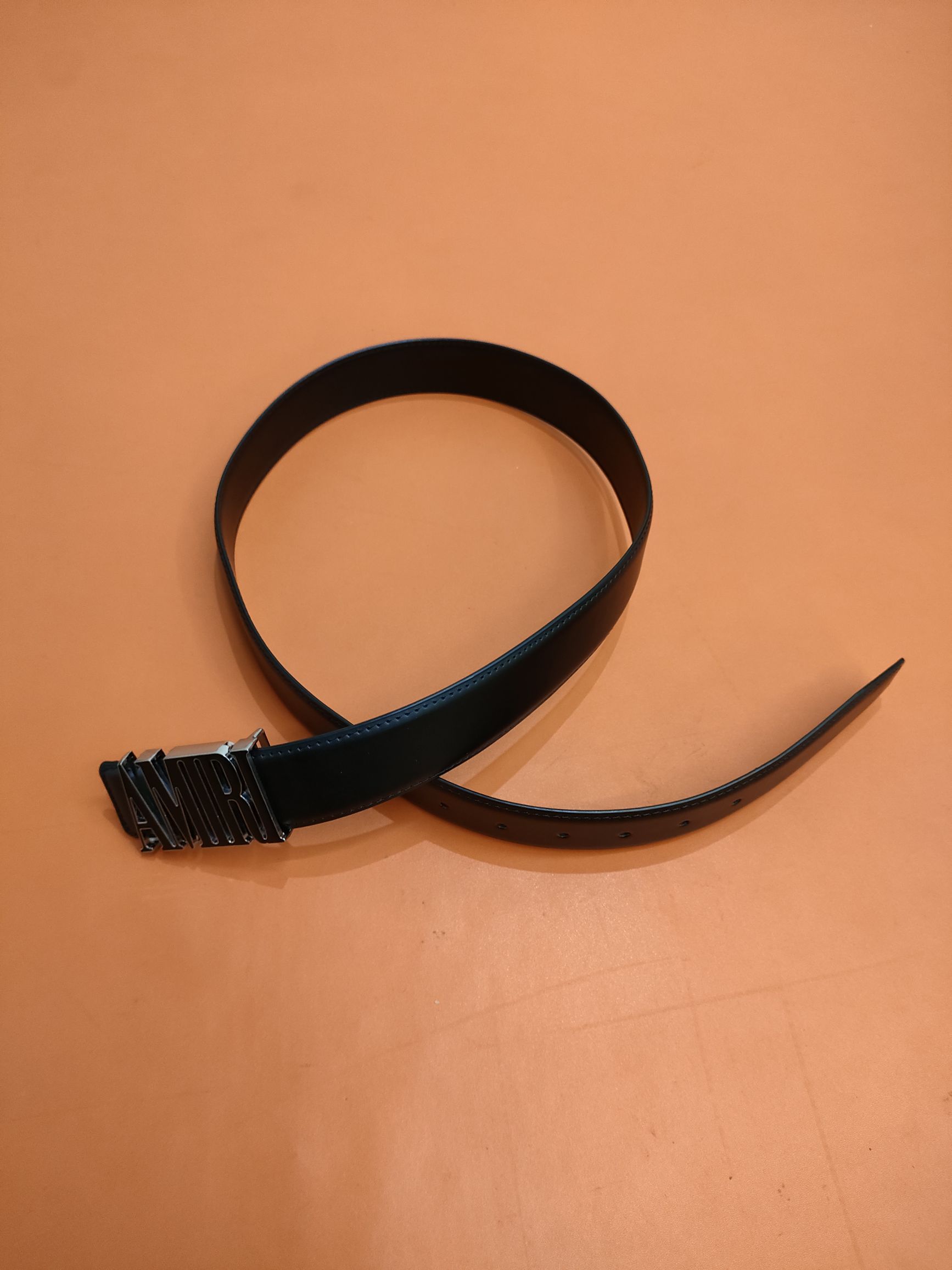 Amini Amiri is a light-fashioned business network with a new belt of jeans.